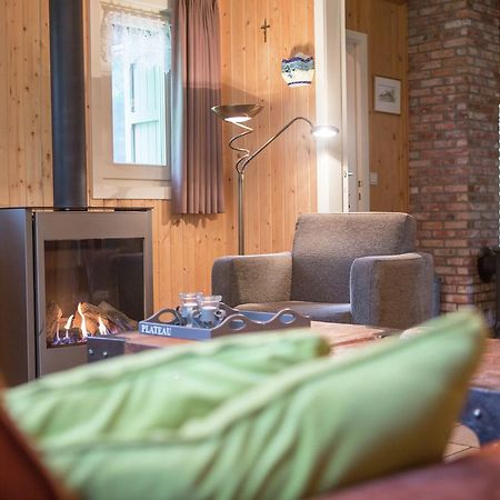 Luxurious Chalet In Oud Turnhout With Large Garden Vila Oud-Turnhout Exterior foto